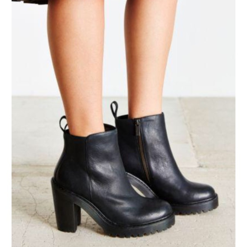 Dr. Martens Magdalena boots